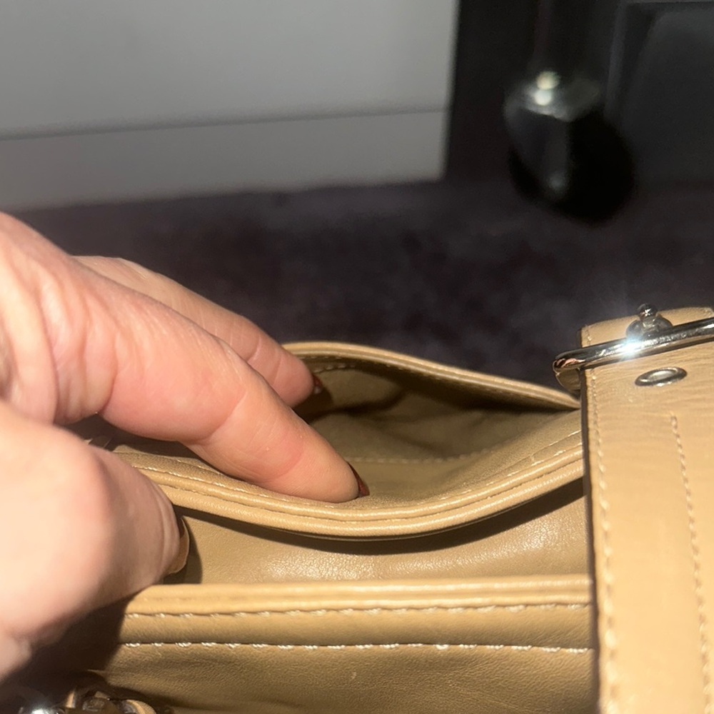 Coach Tan Leather Tote Bag.. Near excellent condition. - Picture 14 of 17
